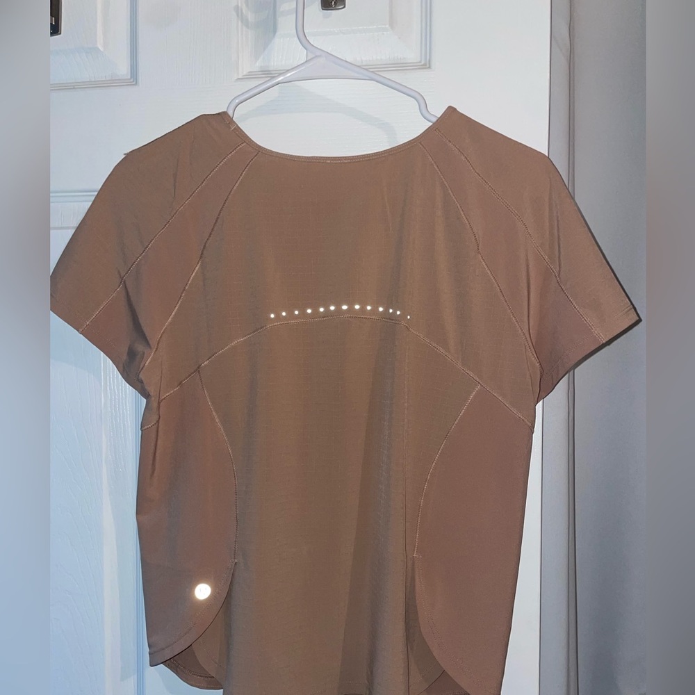 Lululemon lightweight stretch running short sleeve shirt in pink clay size 6